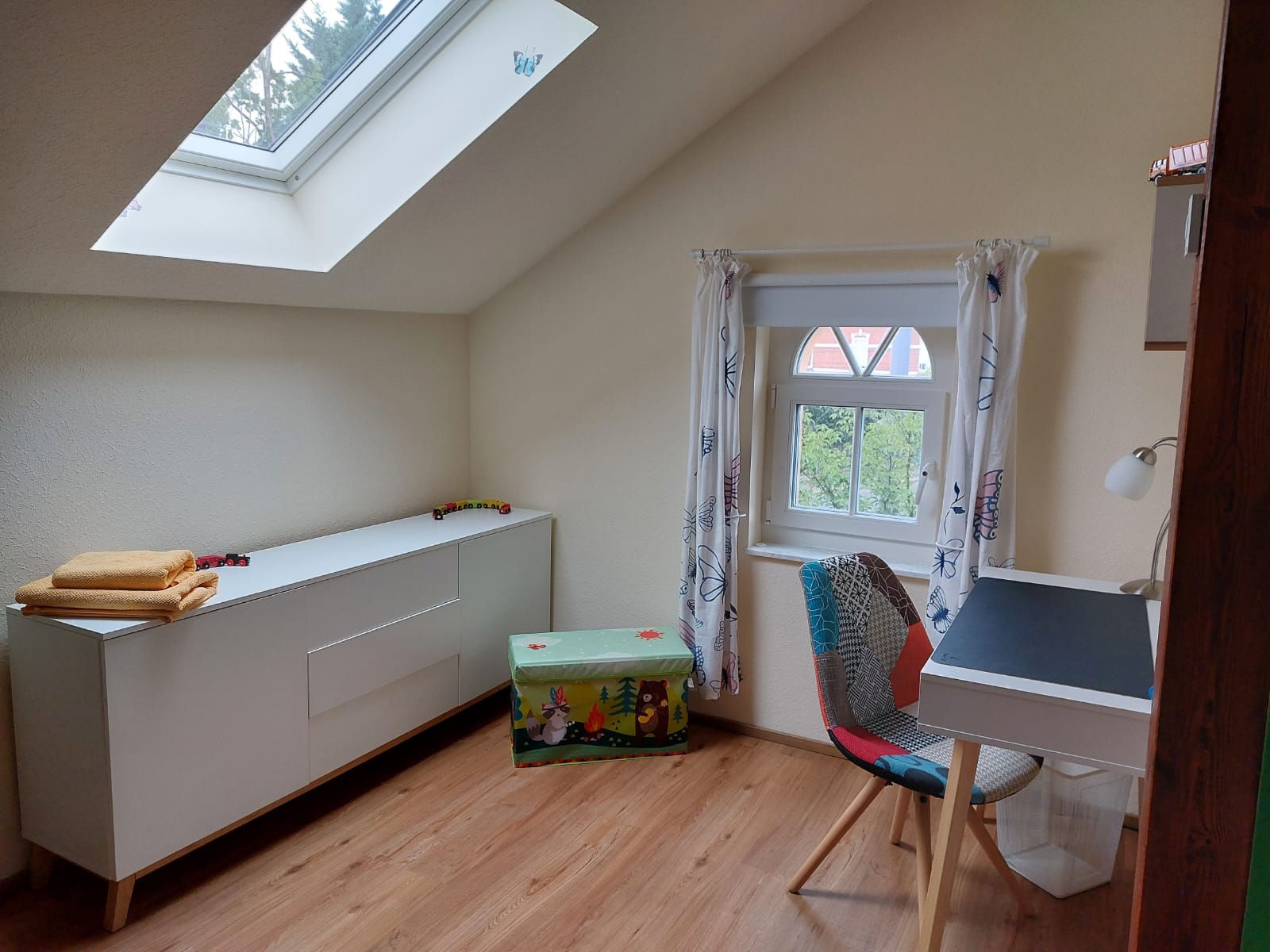 Children's room play area in the Wasserturm apartment