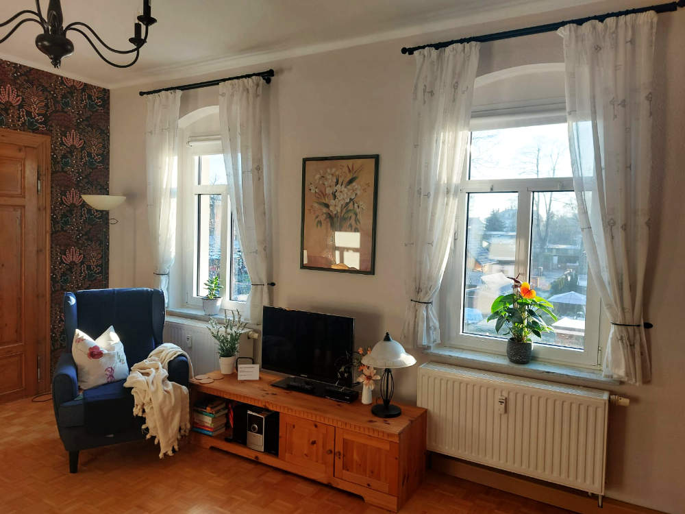Essbereich im Wohnzimmer Weinbergblick