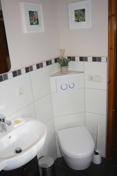 Badezimmer, Waschbereich Weinbergblick